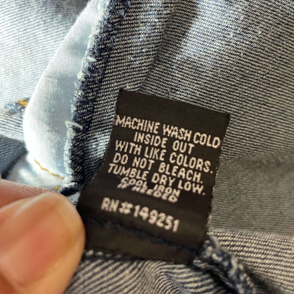 Baccini Light Wash Denim Top with Contrast Stitching Vintage - Picture 9 of 9